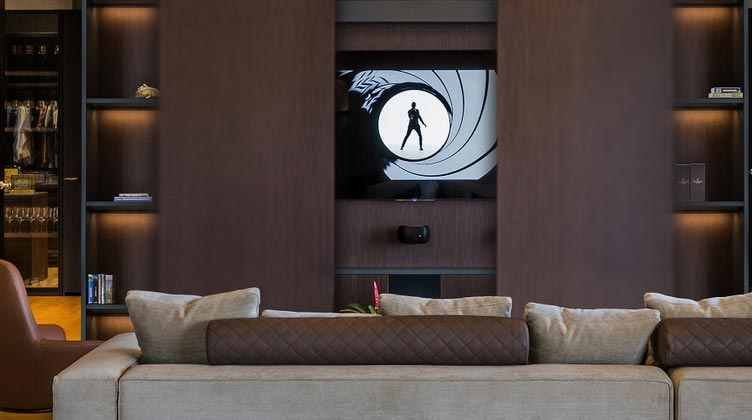 Systèmes d'escamotage ou de dissimulation d'un écran TV